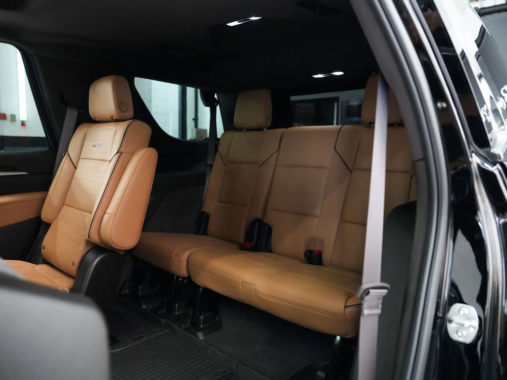Used 2025 Cadillac Escalade Premium Luxury w/ LPO, Floor Liner Package AWD/4WD image 31