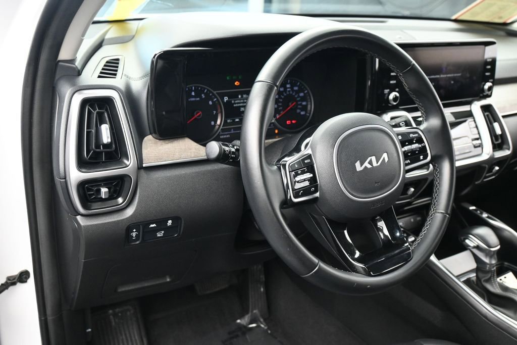 Used 2022 Kia Sorento EX w/ Panoramic Sunroof Package FWD image 15