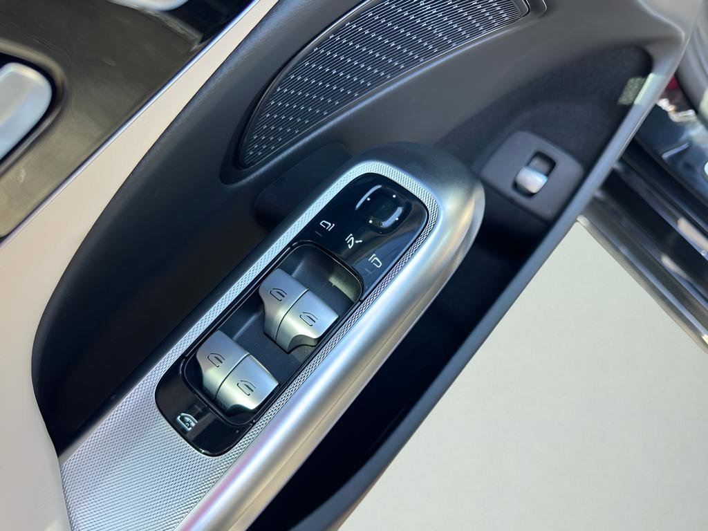 Used 2025 Mercedes-Benz E 350 4MATIC Sedan image 16