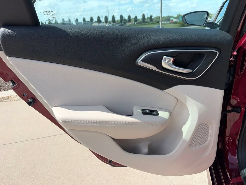 Used 2015 Chrysler 200 Limited w/ Convenience Group FWD image 35