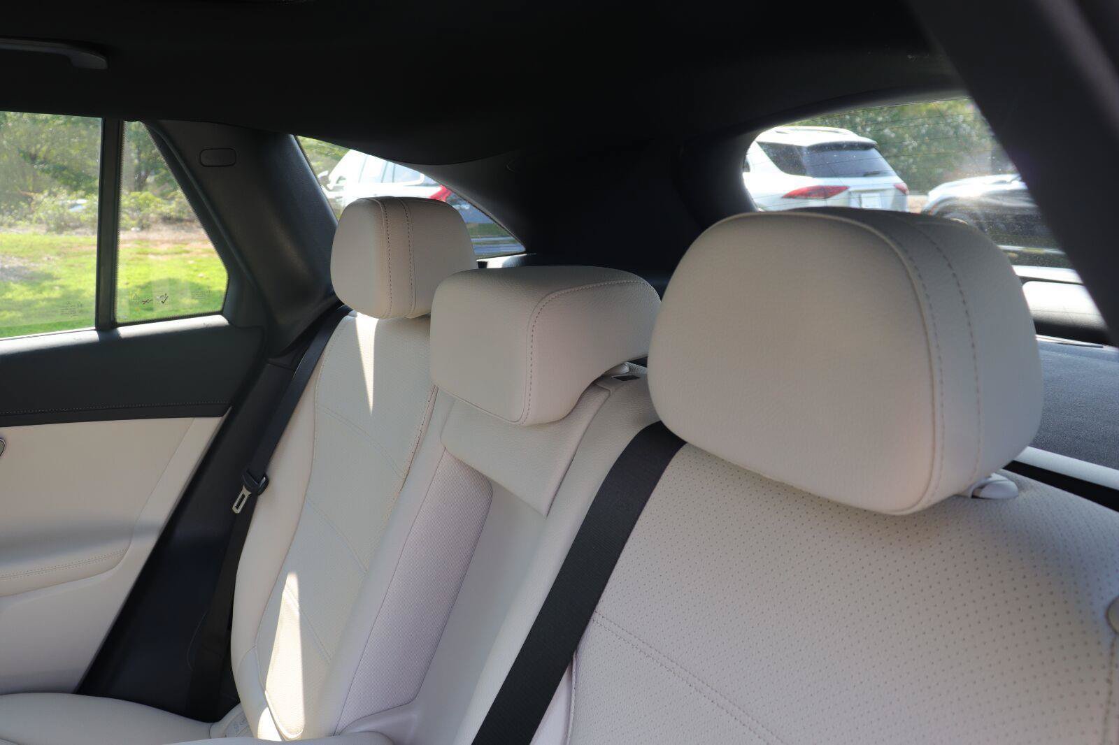 Used 2024 Mercedes-Benz GLC 300 4MATIC image 11
