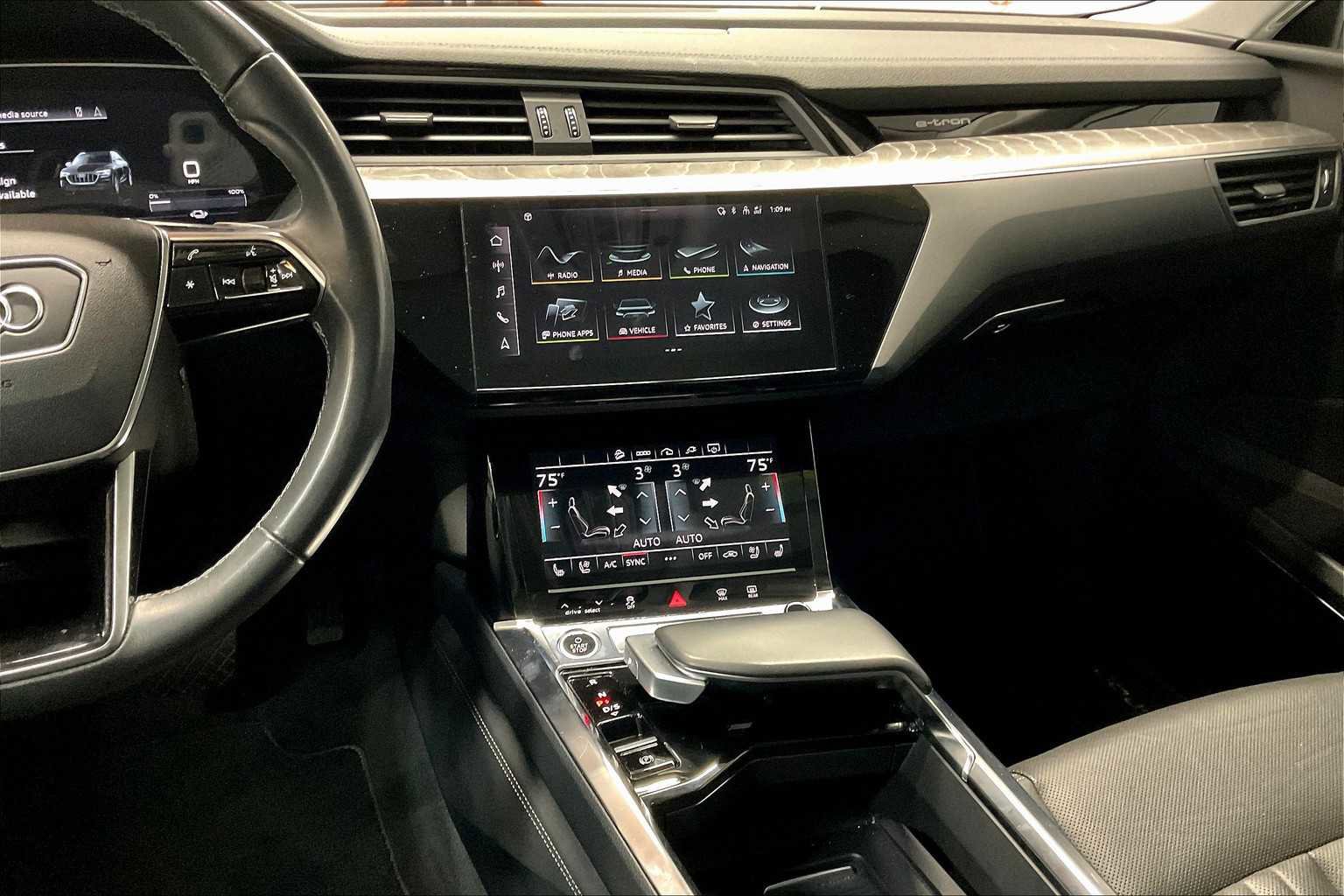 Certified 2022 Audi e-tron Premium Plus w/ Premium Plus Package image 9