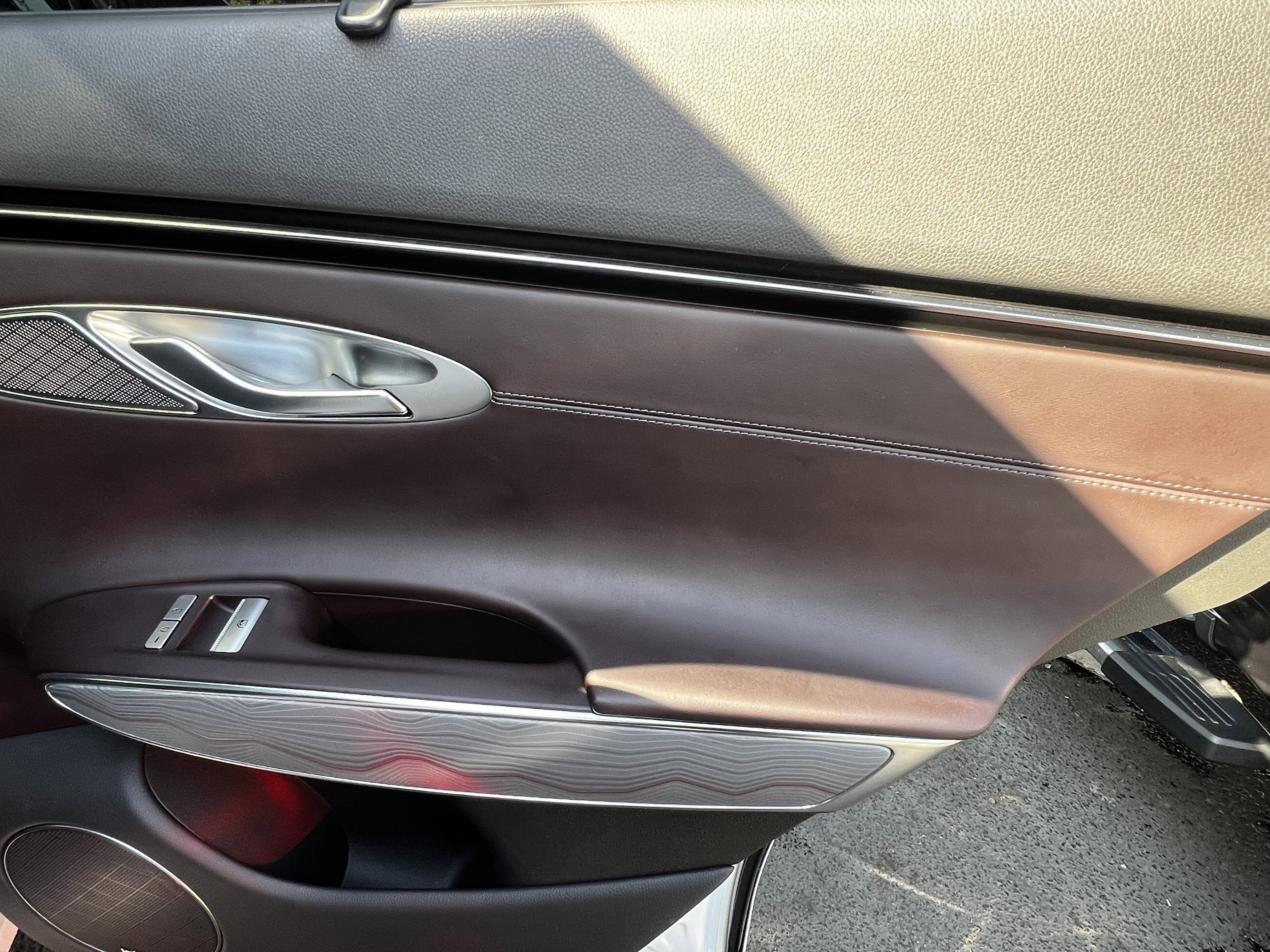 Used 2022 Genesis GV70 2.5T w/ Advanced Package image 40