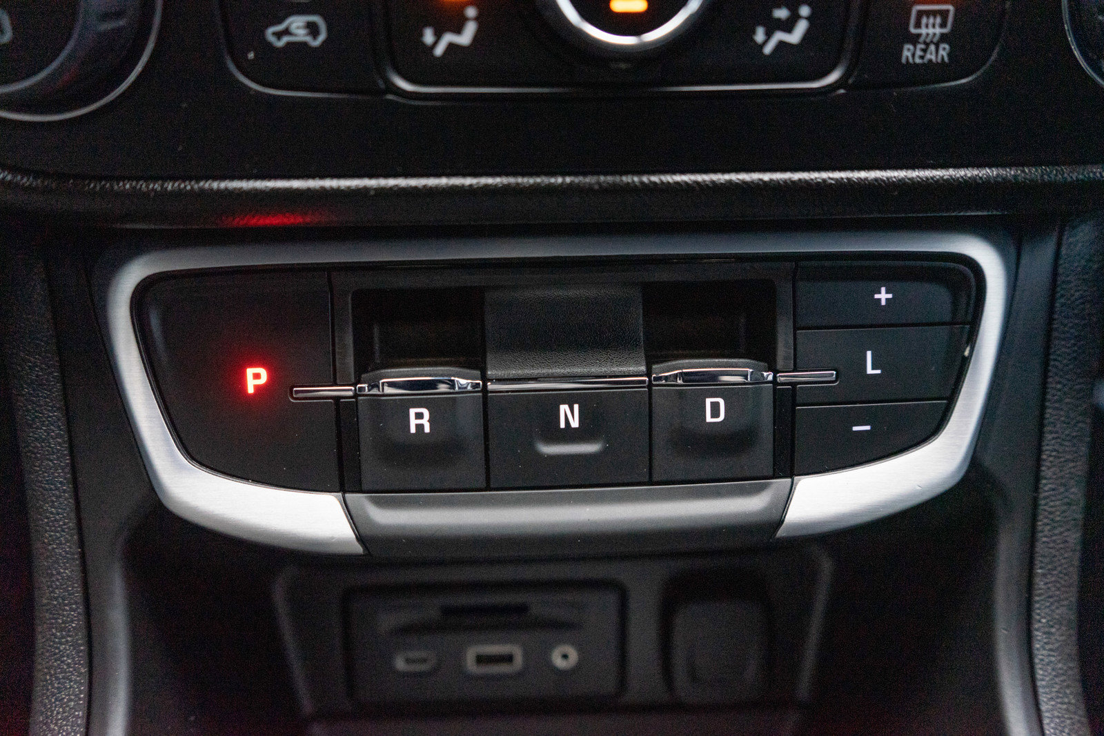 Used 2024 GMC Terrain SLT image 21