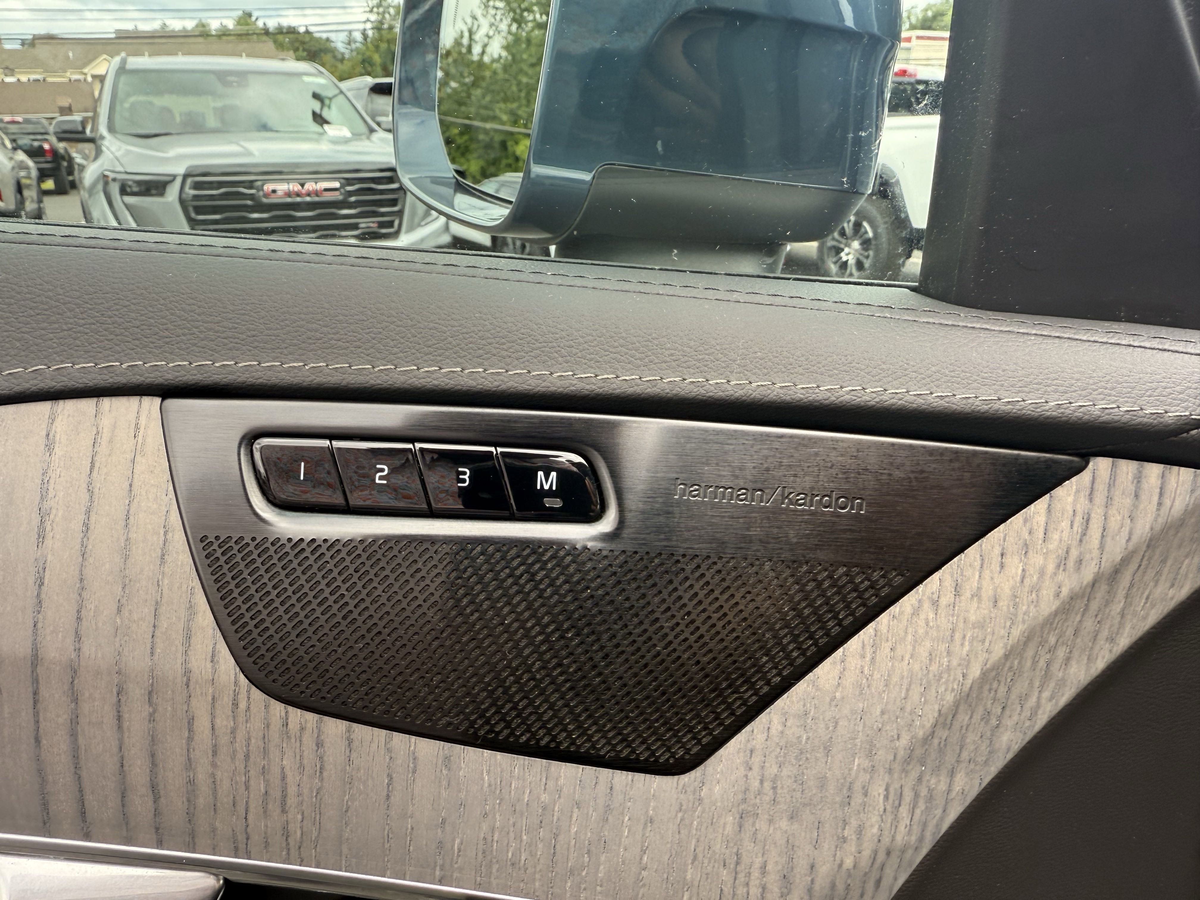 Used 2022 Volvo XC90 T8 Inscription image 11