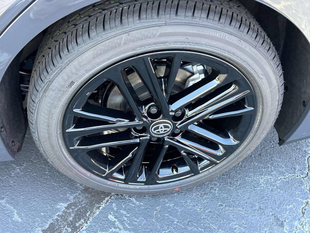 New 2026 Toyota Camry Hybrid FWD image 9