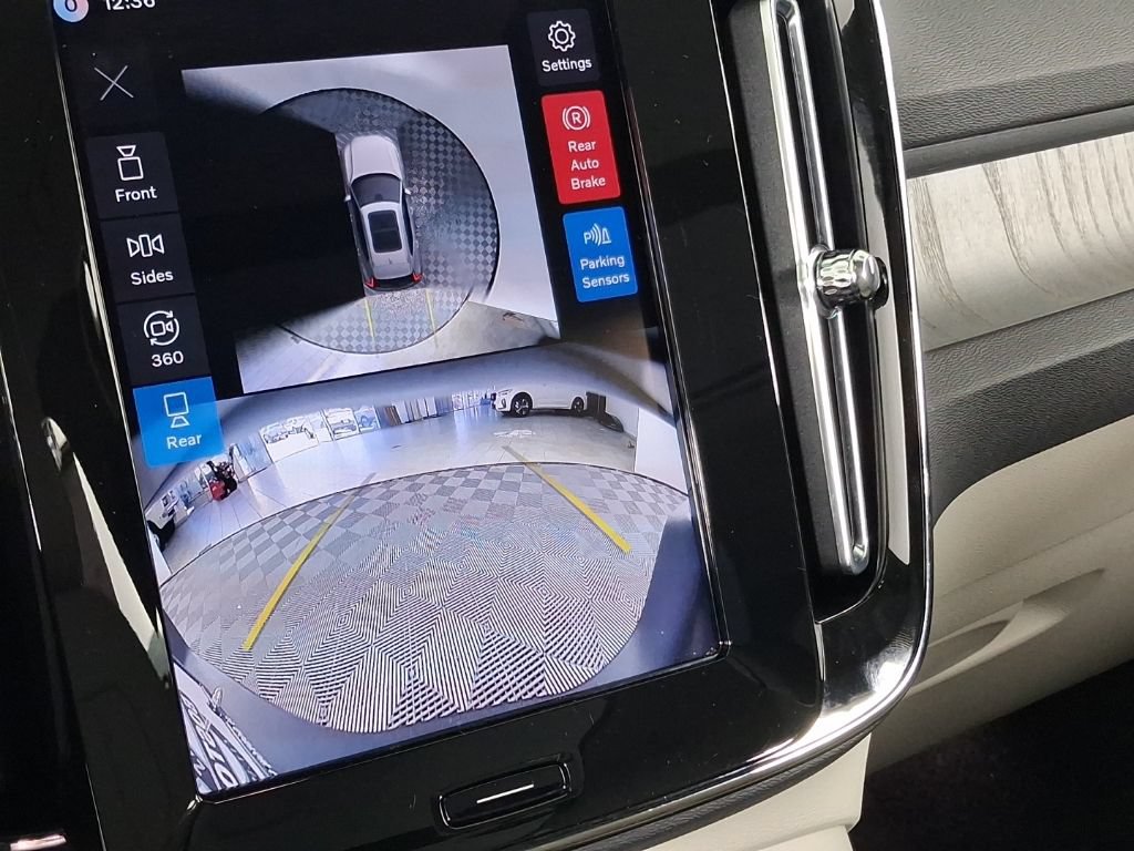 Certified 2026 Volvo XC40 B5 Plus AWD/4WD image 30