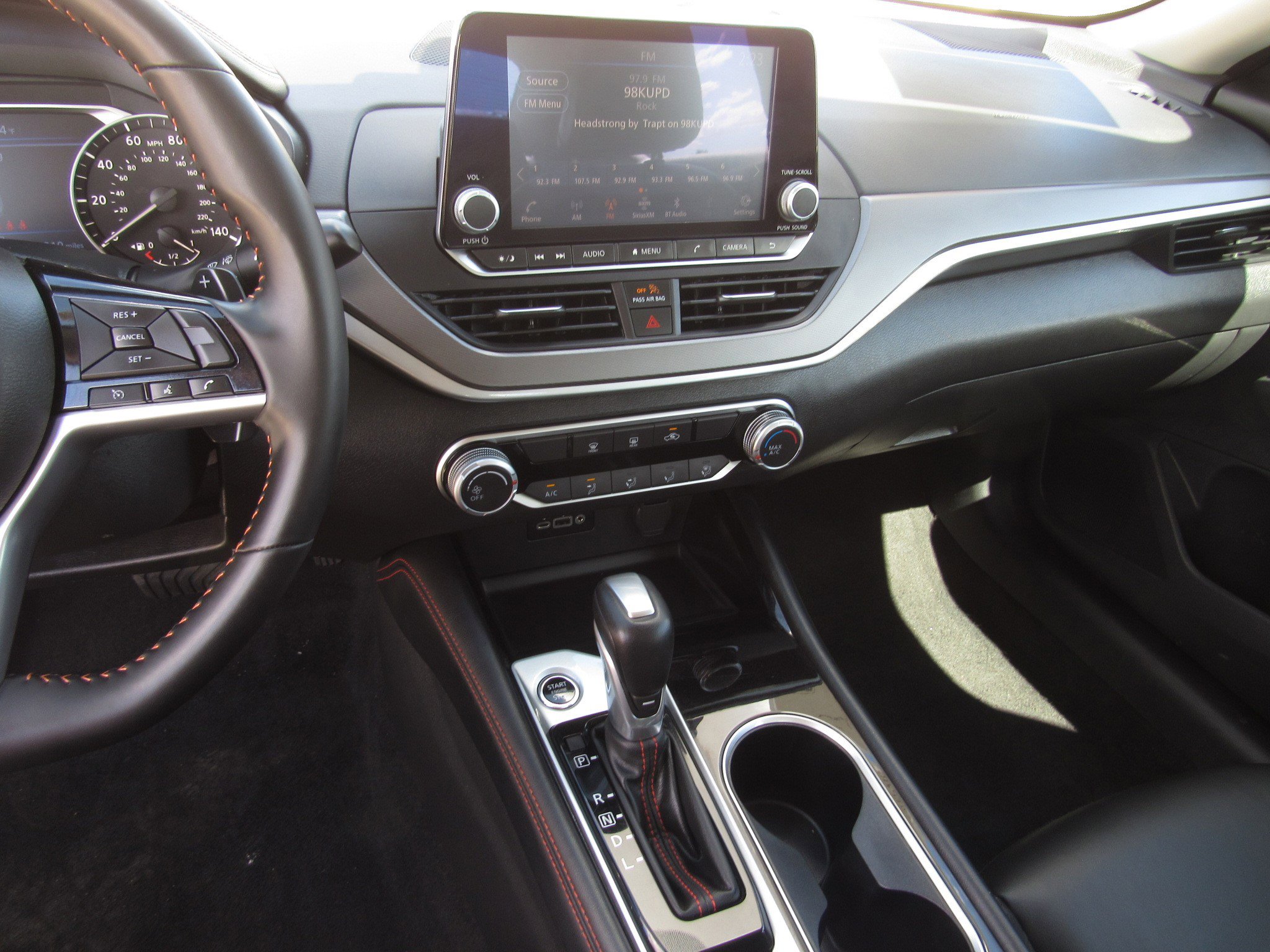 Used 2025 Nissan Altima 2.5 SR image 16