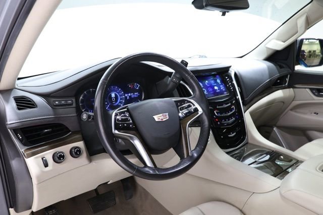 Used 2020 Cadillac Escalade Luxury w/ LPO, Radiant Package AWD/4WD image 15