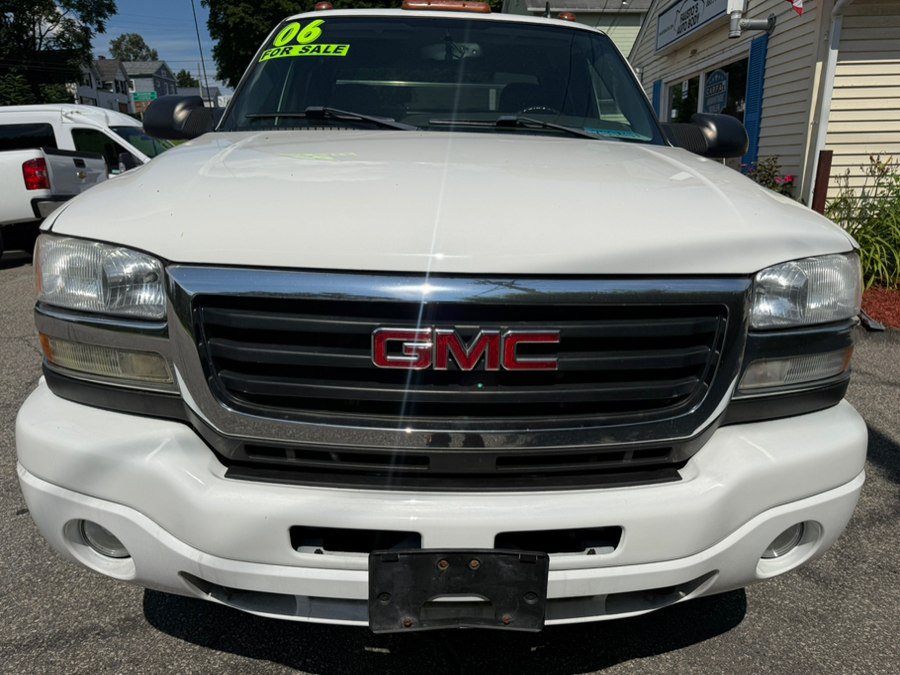 Used 2006 GMC Sierra 2500 SLE w/ Heavy-Duty Power Package AWD/4WD image 3
