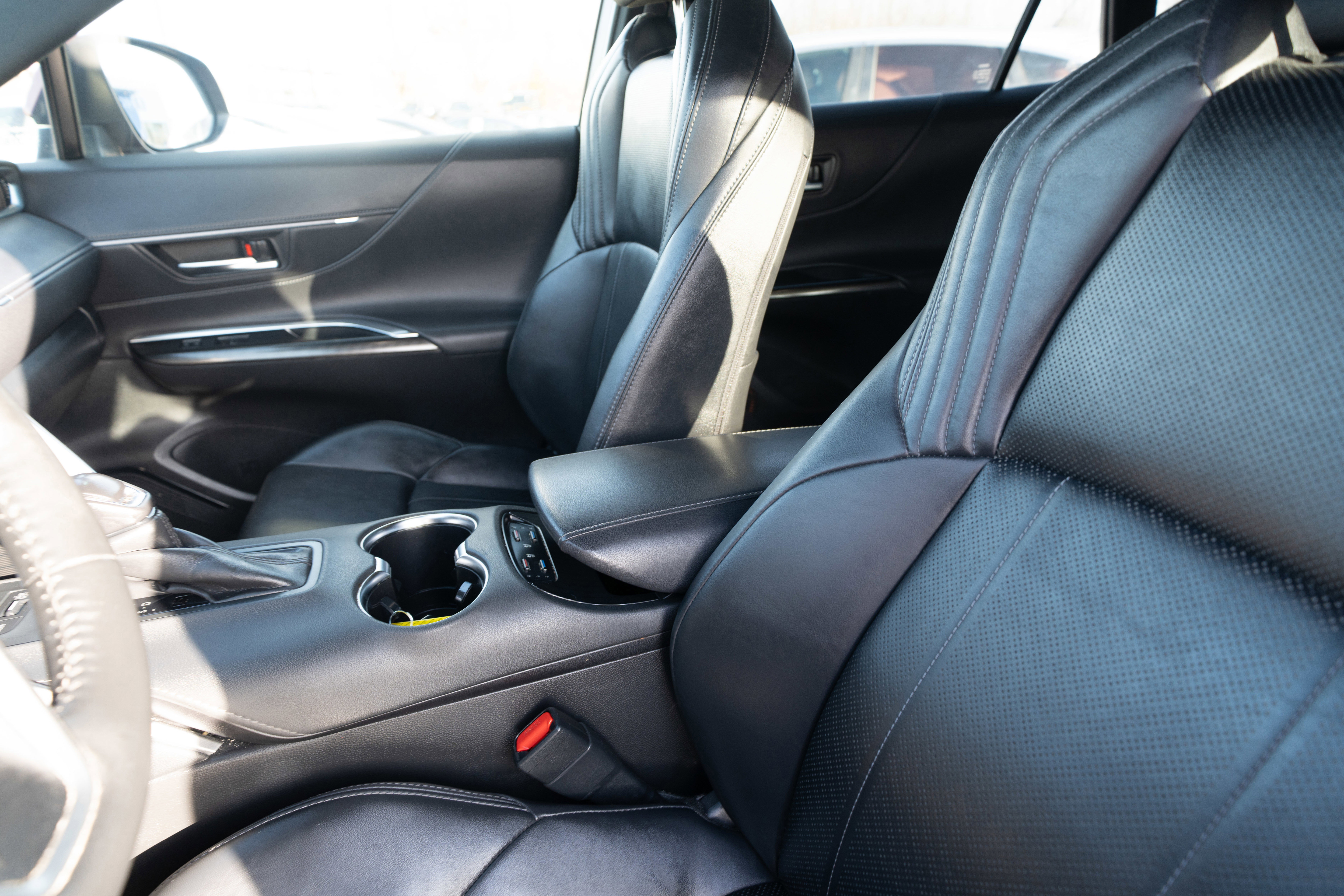 Used 2021 Toyota Venza Limited w/ Advanced Technology Package image 10