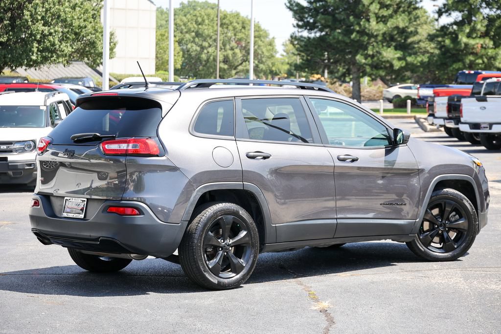 Used 2018 Jeep Cherokee Latitude w/ Altitude Package FWD image 19