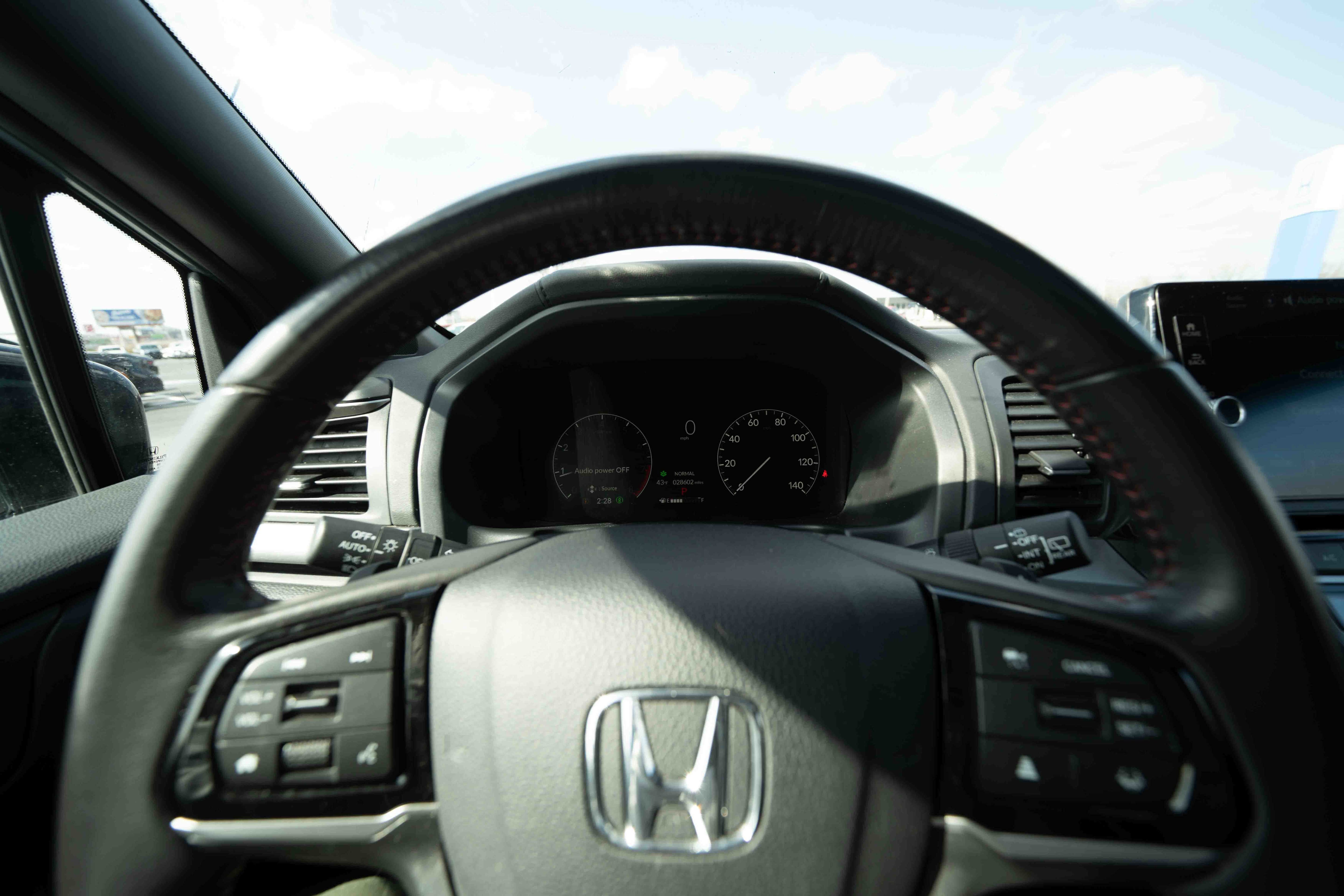 Used 2025 Honda Odyssey Sport-L image 15