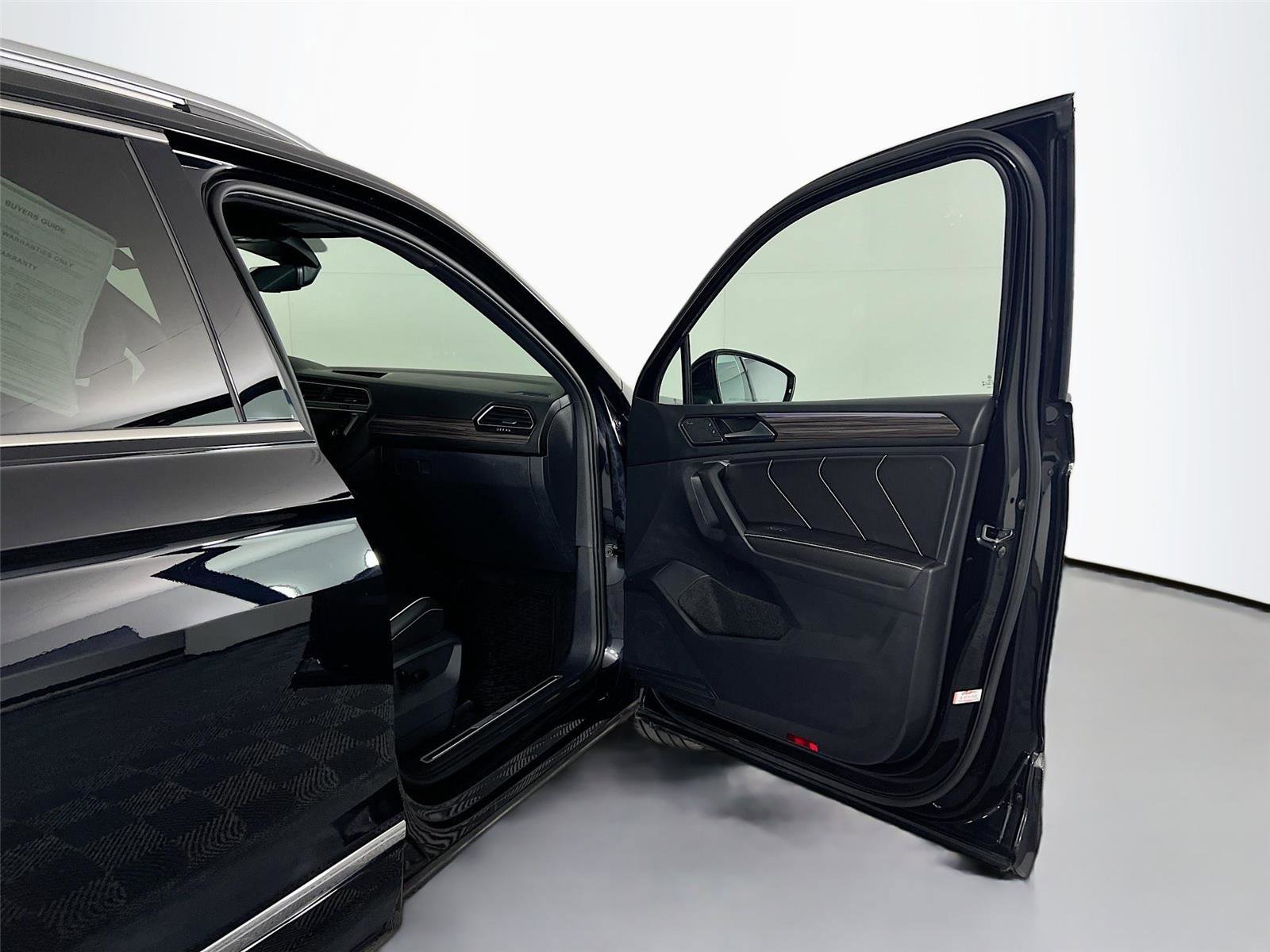 Used 2024 Volkswagen Tiguan SEL R-Line AWD/4WD image 27