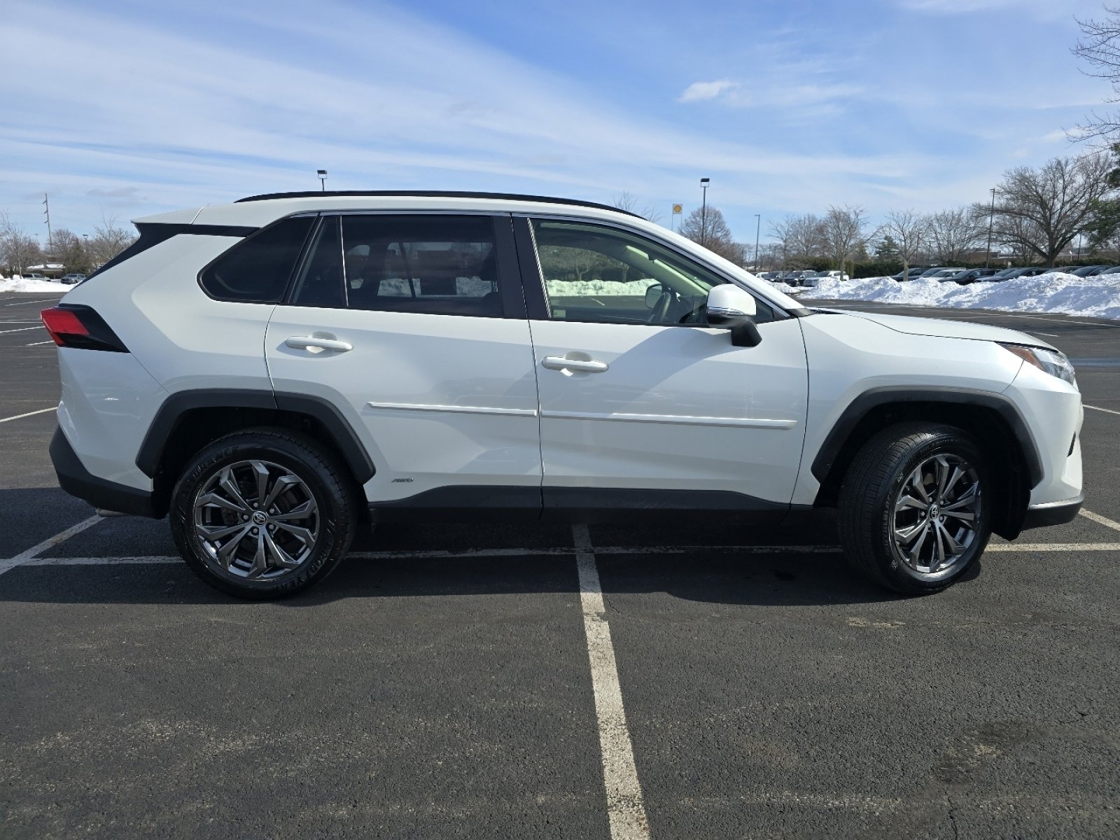 Used 2022 Toyota RAV4 XLE Premium image 19