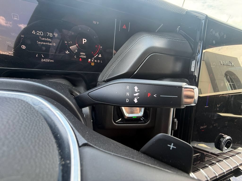 Used 2025 GMC Yukon Denali AWD/4WD image 31