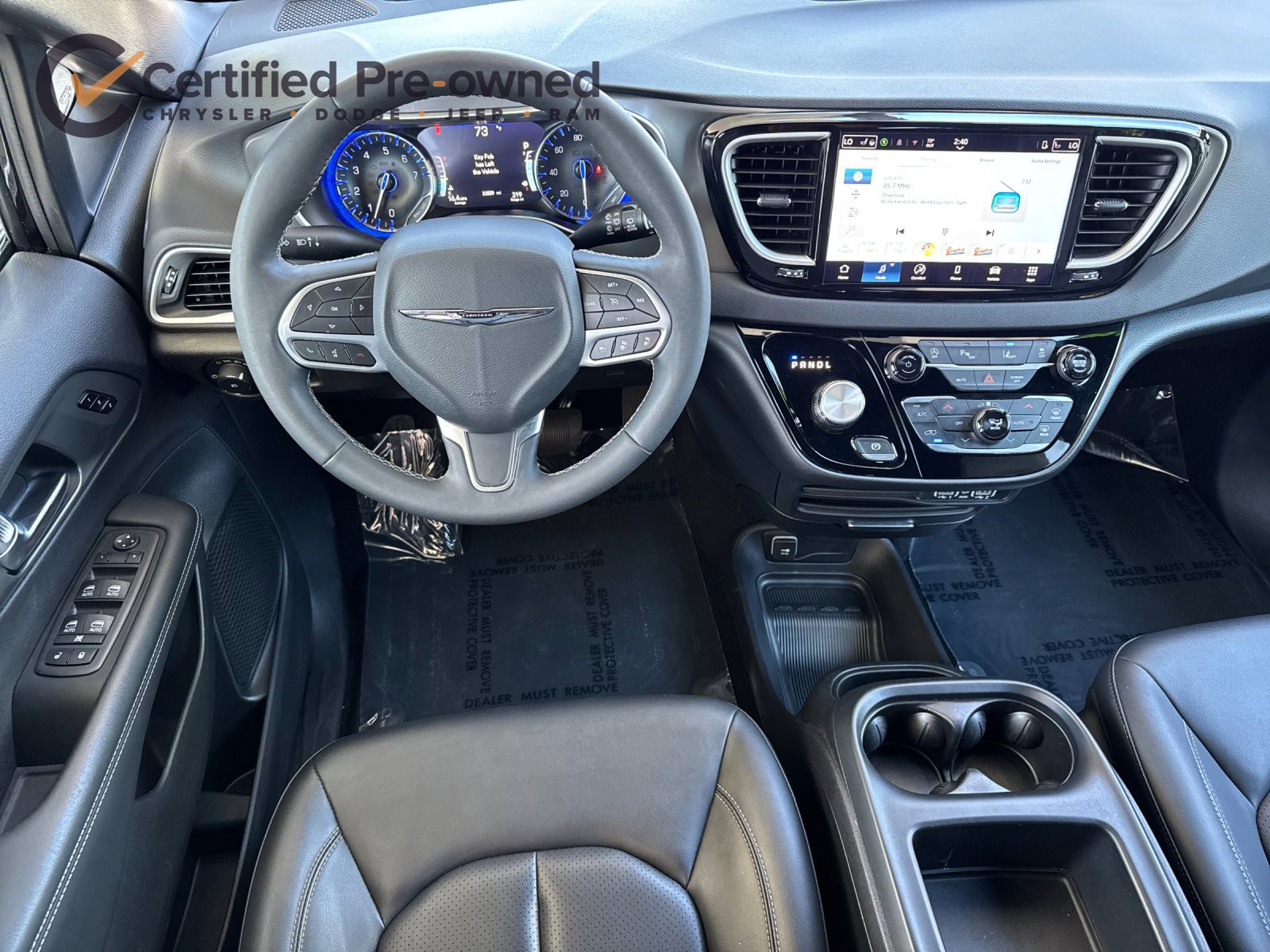 Certified 2025 Chrysler Pacifica Select FWD image 15