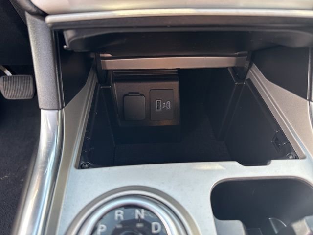 Used 2024 Ford Explorer XLT w/ Equipment Group 202A image 14