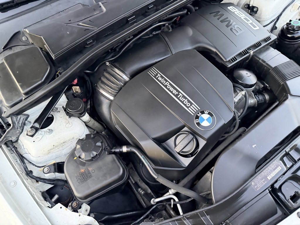 Used 2011 BMW 135i Convertible image 31