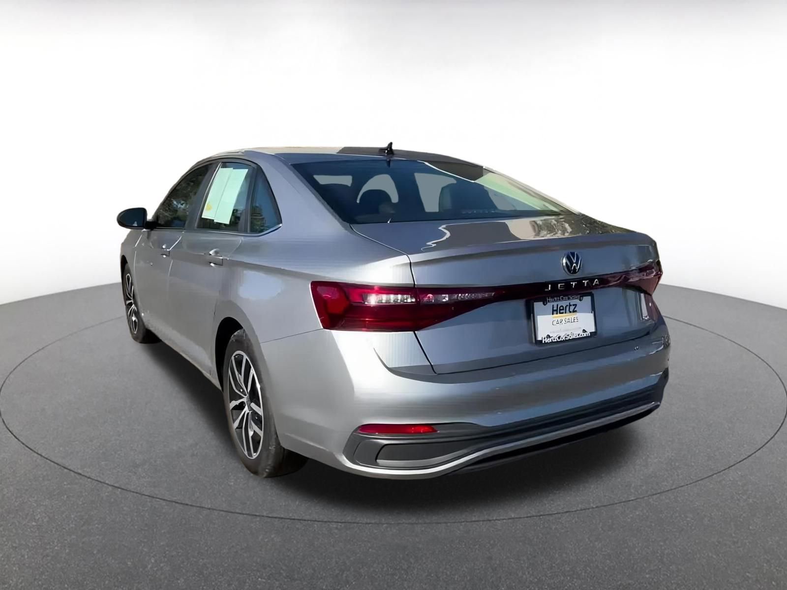 Used 2025 Volkswagen Jetta SE image 11