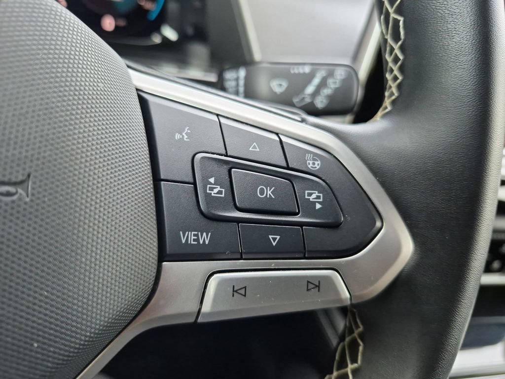 Used 2025 Volkswagen Atlas Cross Sport SE FWD image 21