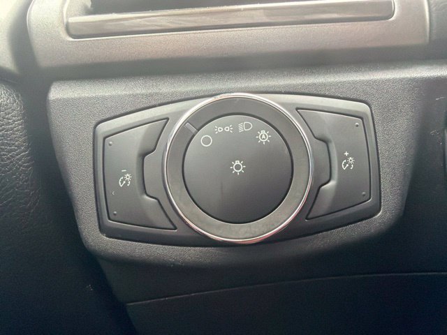 Used 2020 Ford Fusion SEL FWD image 25