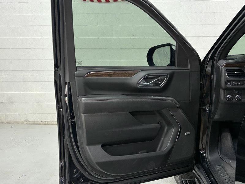 Used 2023 Chevrolet Suburban Premier RWD image 9