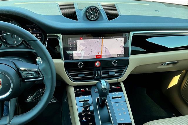 Used 2026 Porsche Macan AWD/4WD image 15