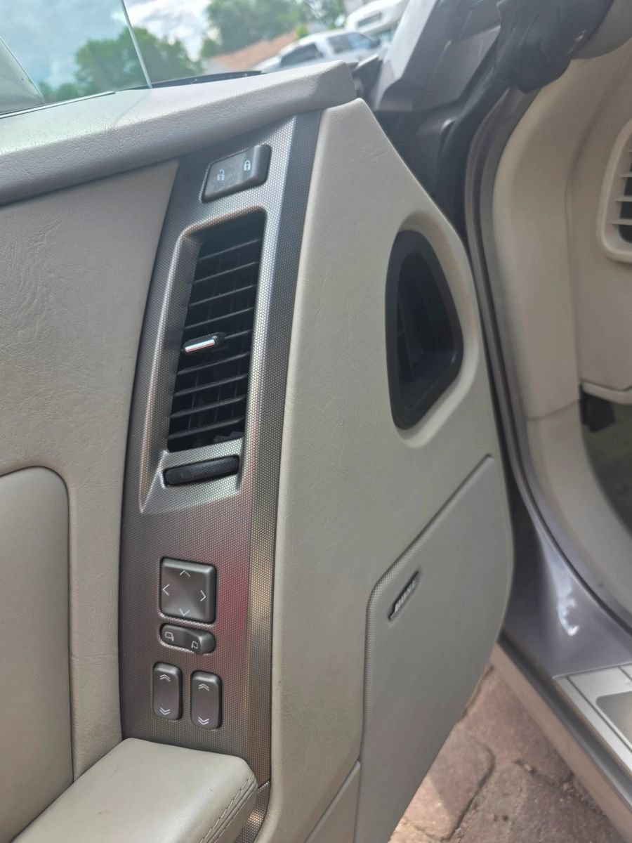 Used 2004 Cadillac XLR RWD image 11
