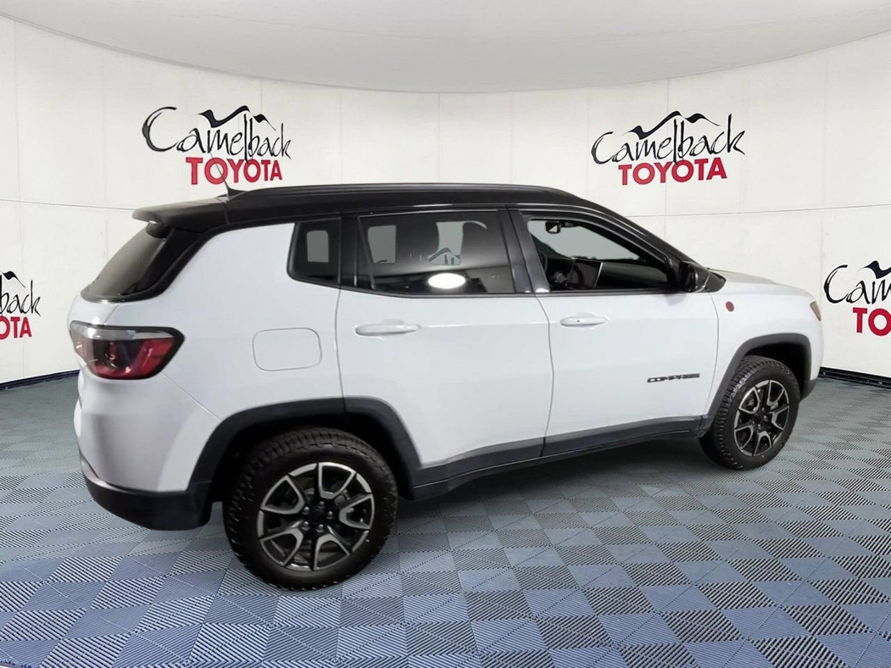 Used 2024 Jeep Compass Trailhawk AWD/4WD image 3