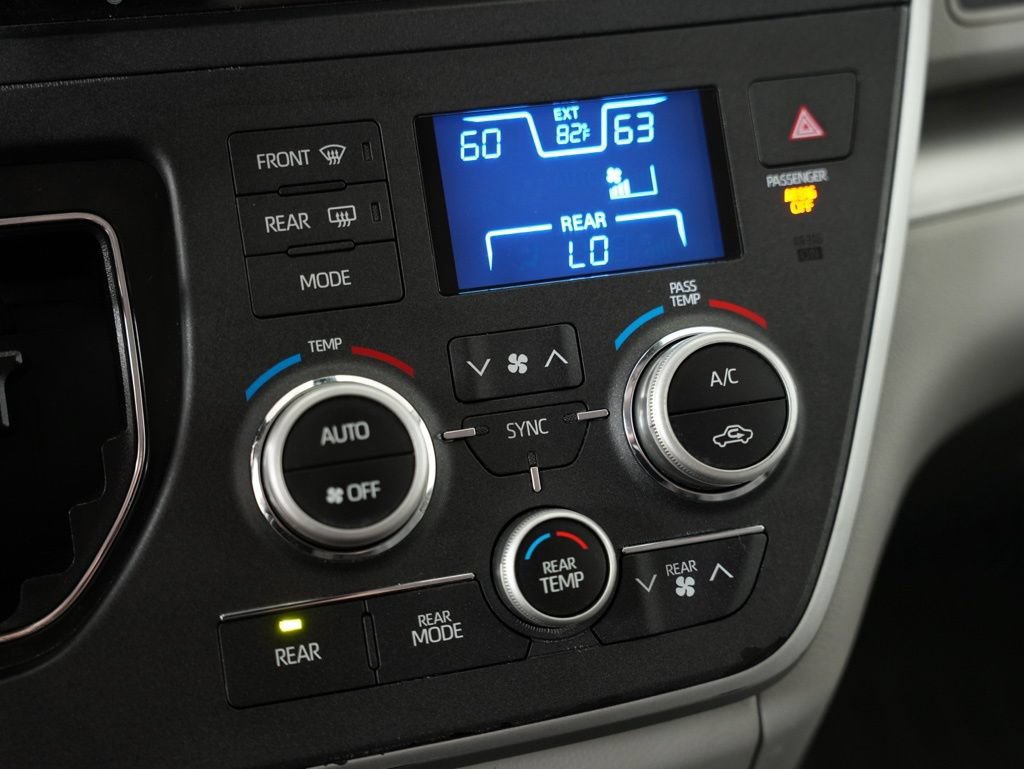 Used 2020 Toyota Sienna LE FWD image 26