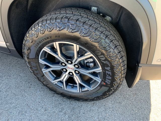 New 2026 GMC Acadia AT4 w/ Super Cruise Package AWD/4WD image 10