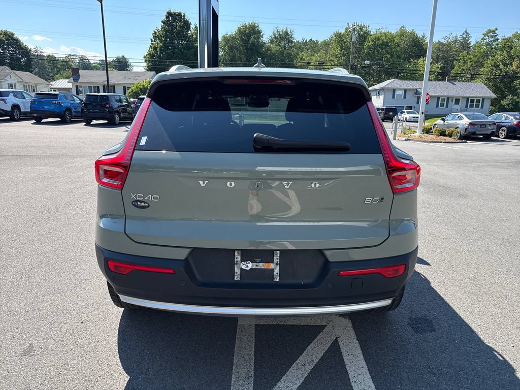 Used 2024 Volvo XC40 B5 Core AWD/4WD video 4