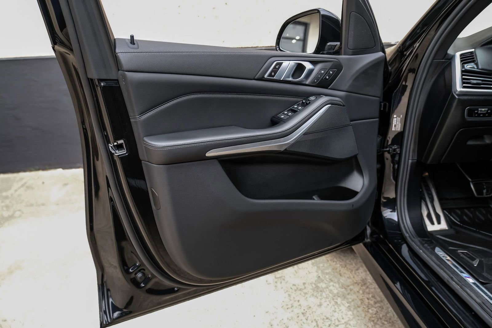 Used 2023 BMW X5 sDrive40i w/ Executive Package image 43