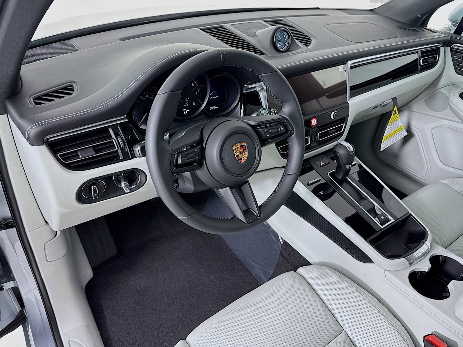 New 2026 Porsche Macan image 4