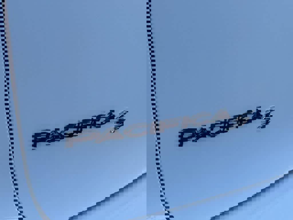 Used 2024 Chrysler Pacifica Premium image 10