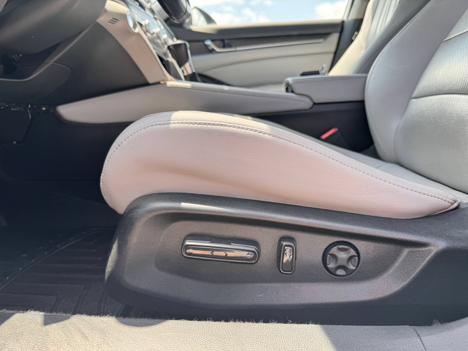 Used 2019 Honda Accord EX-L image 31