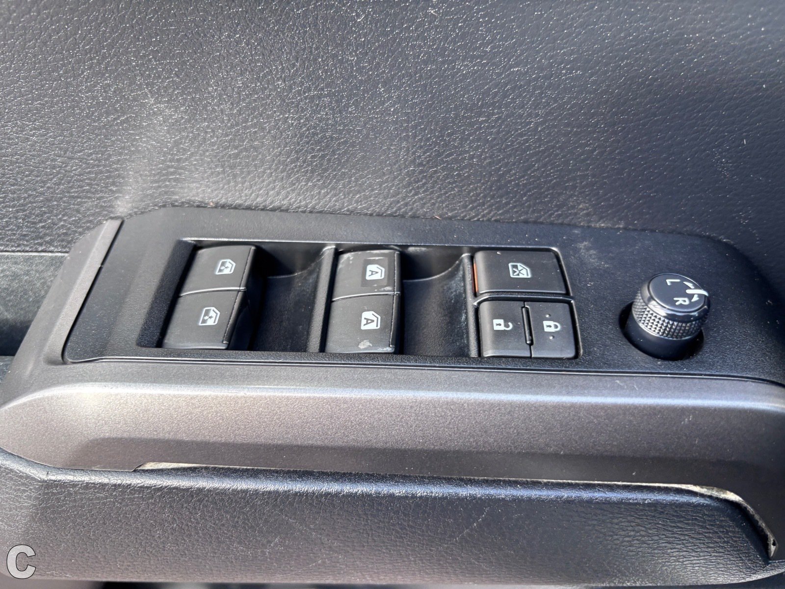 Used 2019 Toyota Tacoma TRD Off-Road w/ Technology Package AWD/4WD image 19