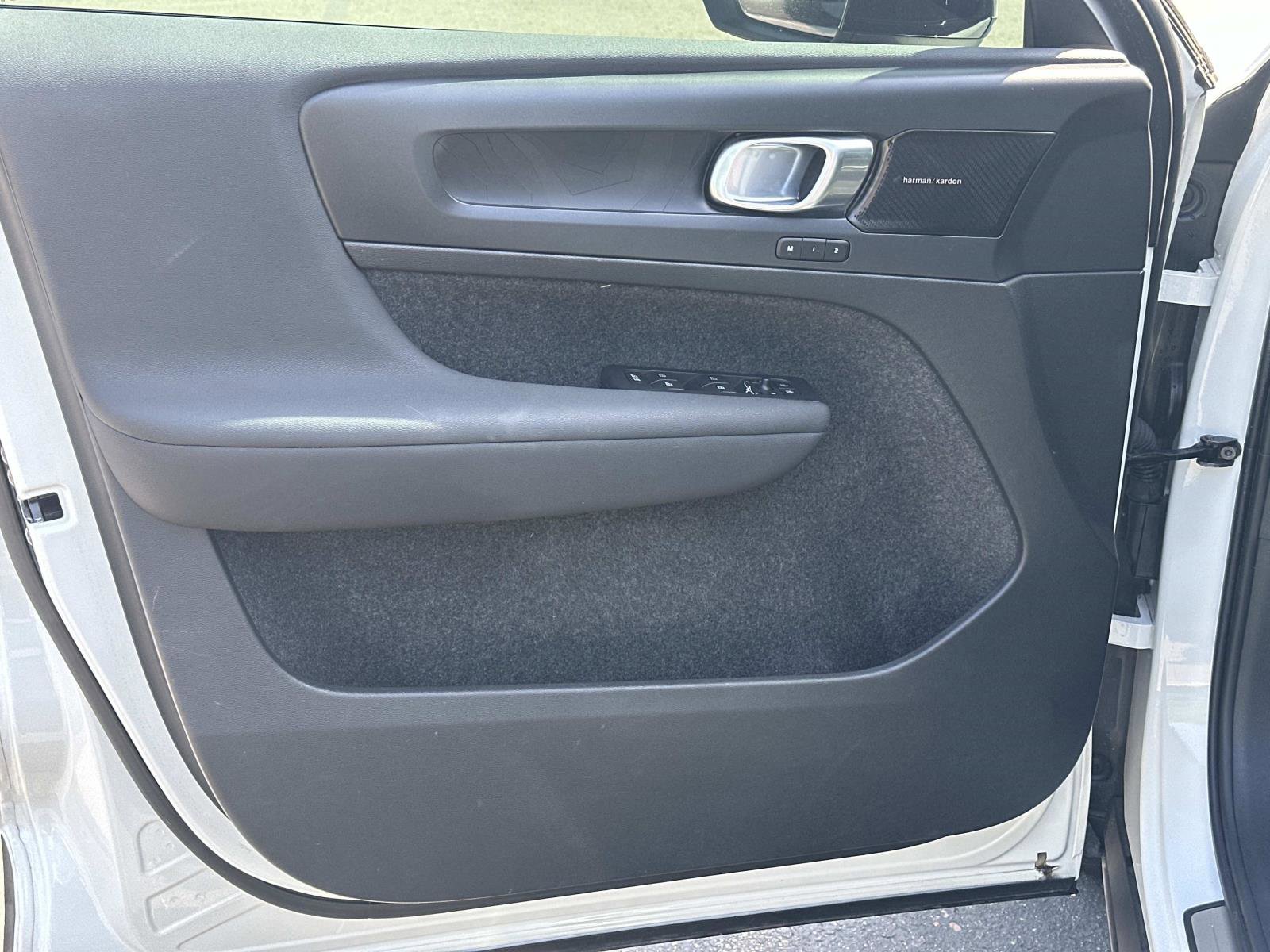 Certified 2023 Volvo C40 P8 Recharge Ultimate w/ Protection Package Premier image 15