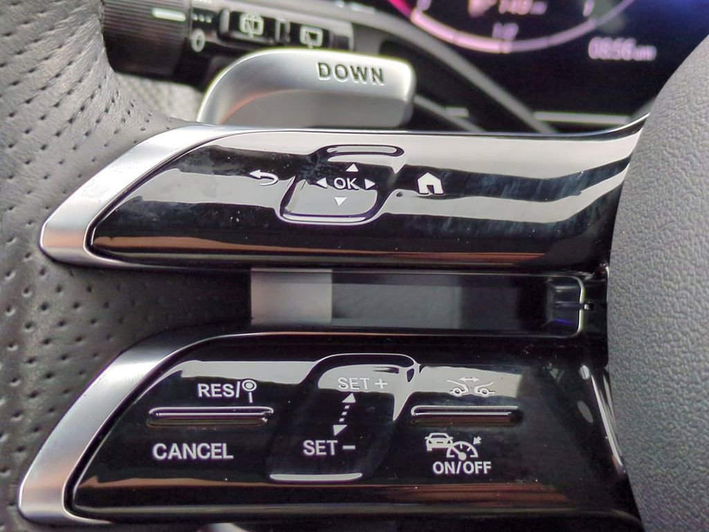 Used 2024 Mercedes-Benz GLC 43 AMG 4MATIC image 25