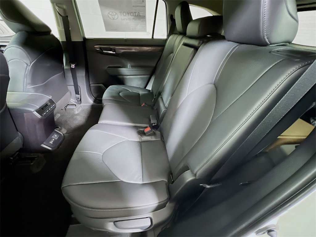 New 2025 Toyota Highlander Limited image 22