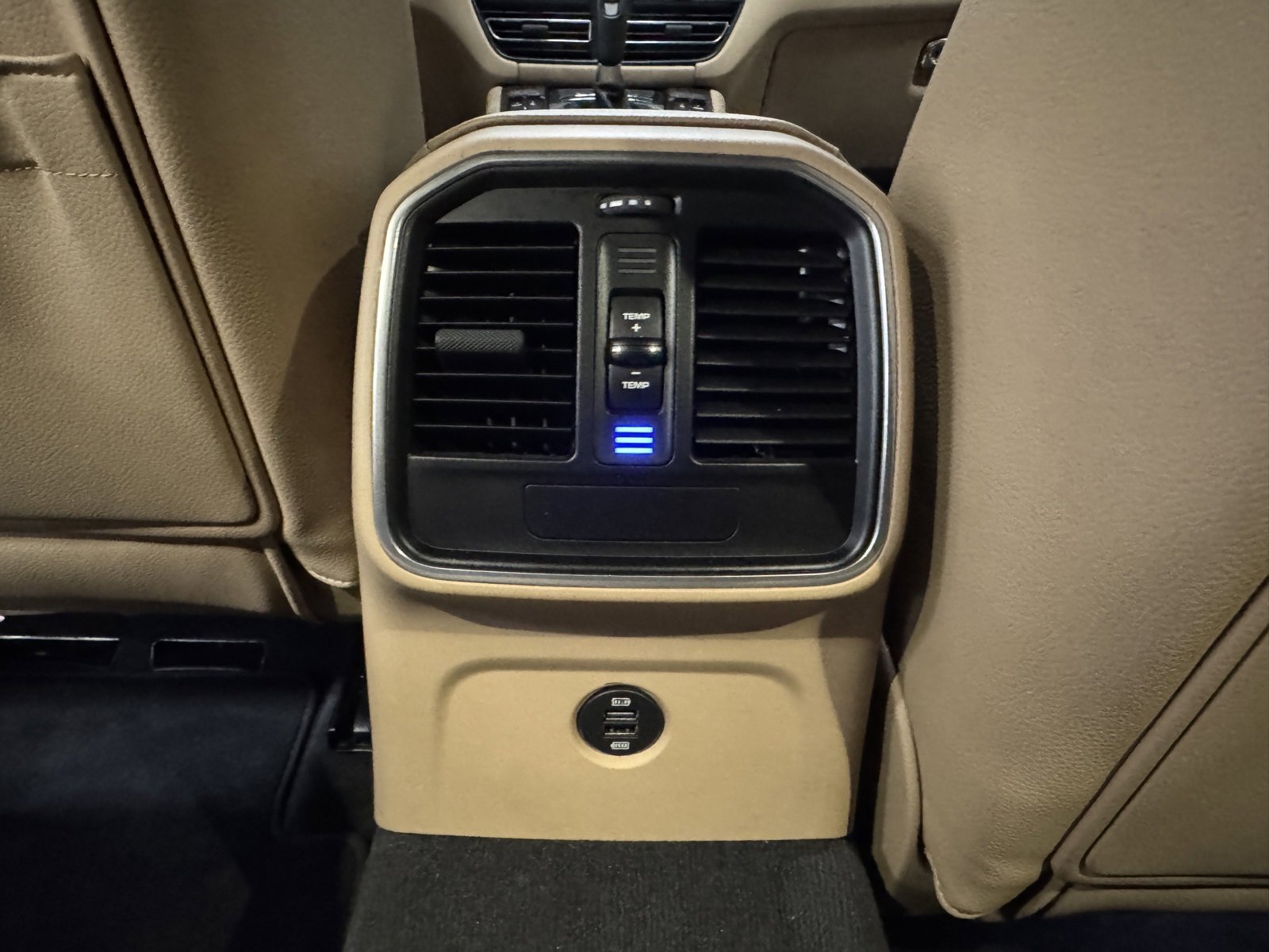 Used 2019 Porsche Macan Base image 37