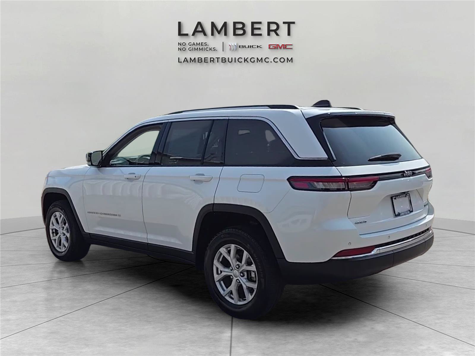 Used 2023 Jeep Grand Cherokee Limited AWD/4WD image 3