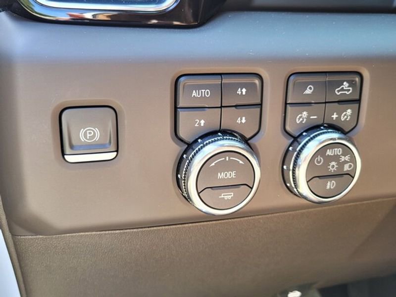 Used 2024 GMC Sierra 2500 Denali w/ Denali Reserve Package image 29