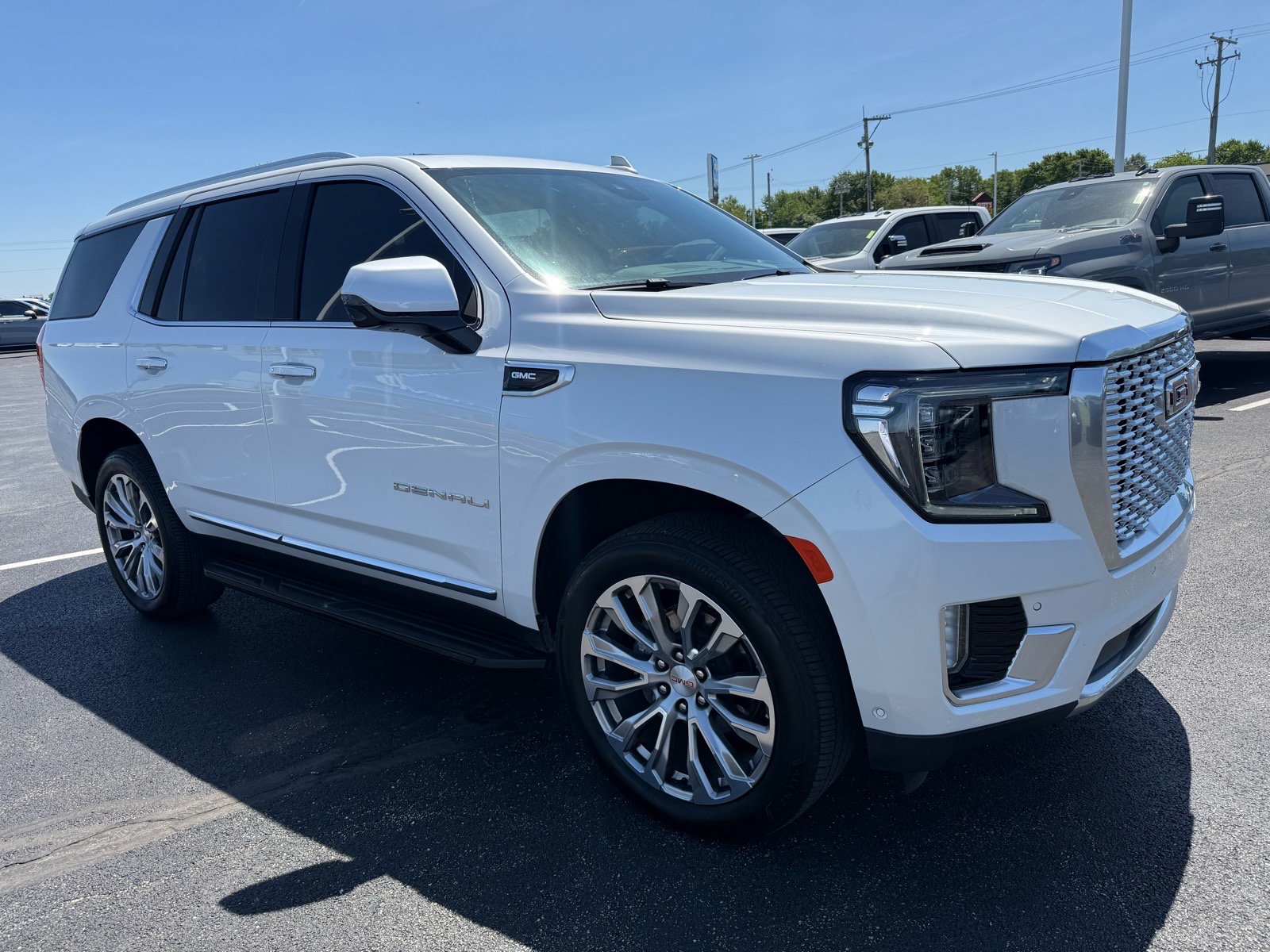 Used 2024 GMC Yukon Denali w/ Advanced Technology Package AWD/4WD image 7