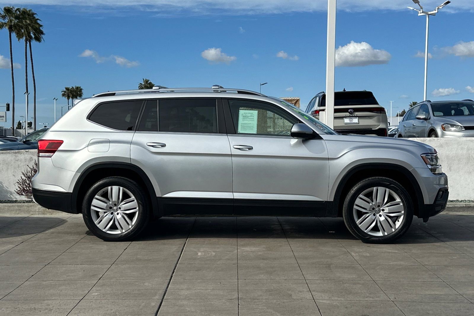Used 2019 Volkswagen Atlas SE w/ Panoramic Sunroof Package image 3