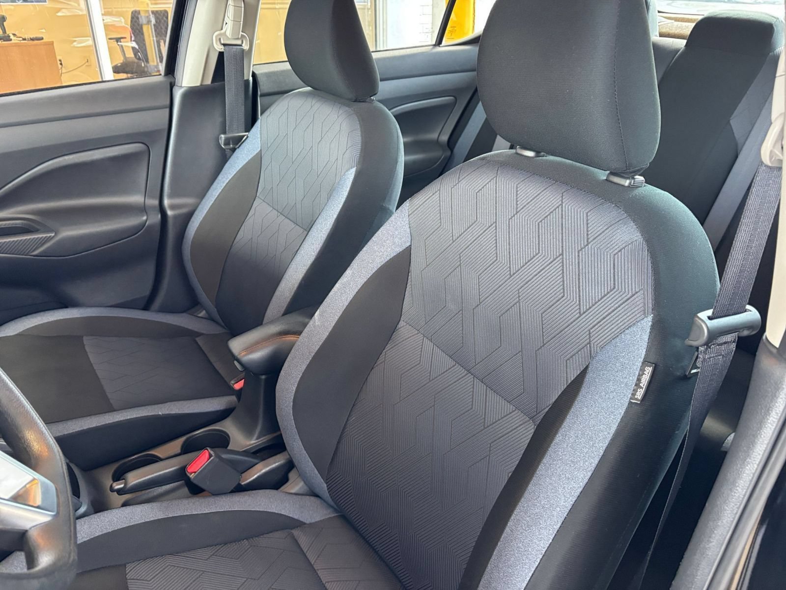 Used 2025 Nissan Versa SV FWD image 36