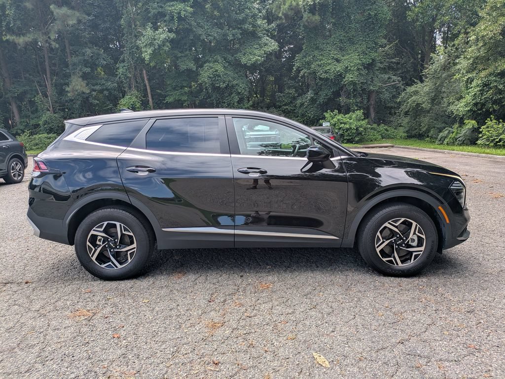 Used 2025 Kia Sportage LX AWD/4WD image 3