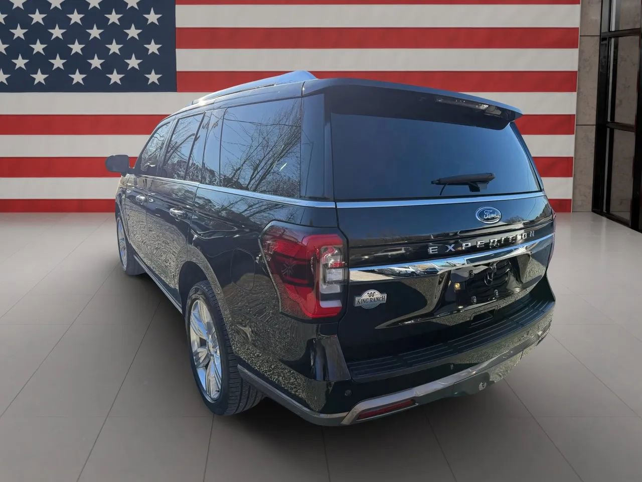 Used 2023 Ford Expedition King Ranch RWD image 3