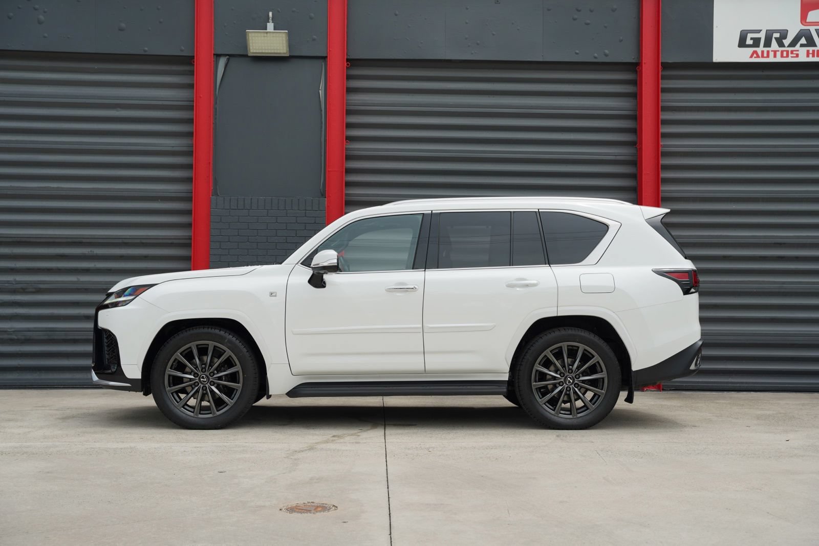 Used 2023 Lexus LX 600 F Sport w/ Accessory Package (Z1) AWD/4WD image 4